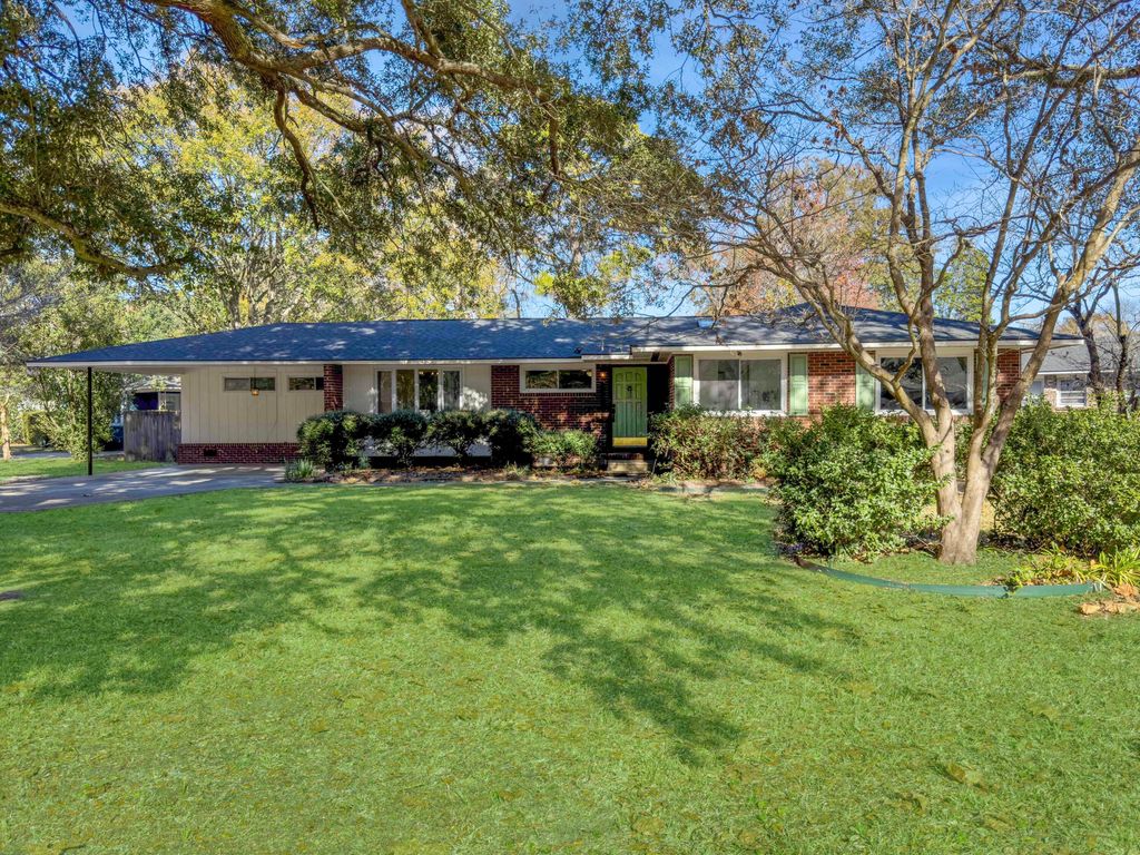 Photo of 1318 Foster Street, Charleston, SC 29407 (MLS # 26005152)