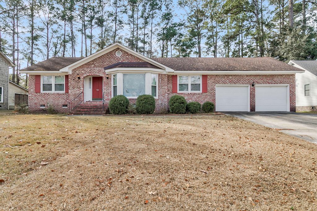 Photo of 104 Blue Heron Drive, Summerville, SC 29485 (MLS # 26001121)