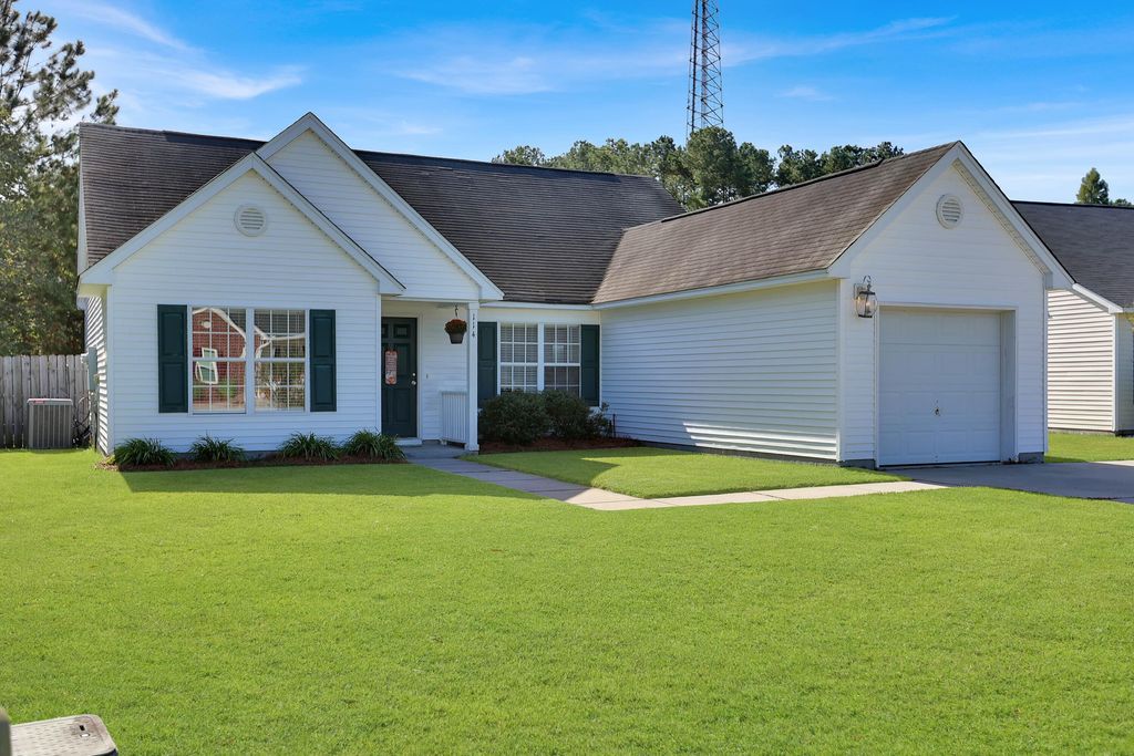 Photo of 114 Dovetail Circle, Summerville, SC 29483 (MLS # 25027154)