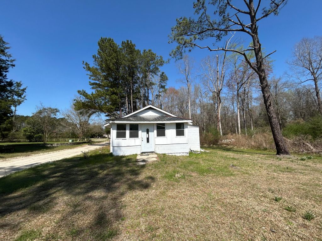 Photo of 1036 Allen Road, Manning, SC 29102 (MLS # 26007162)
