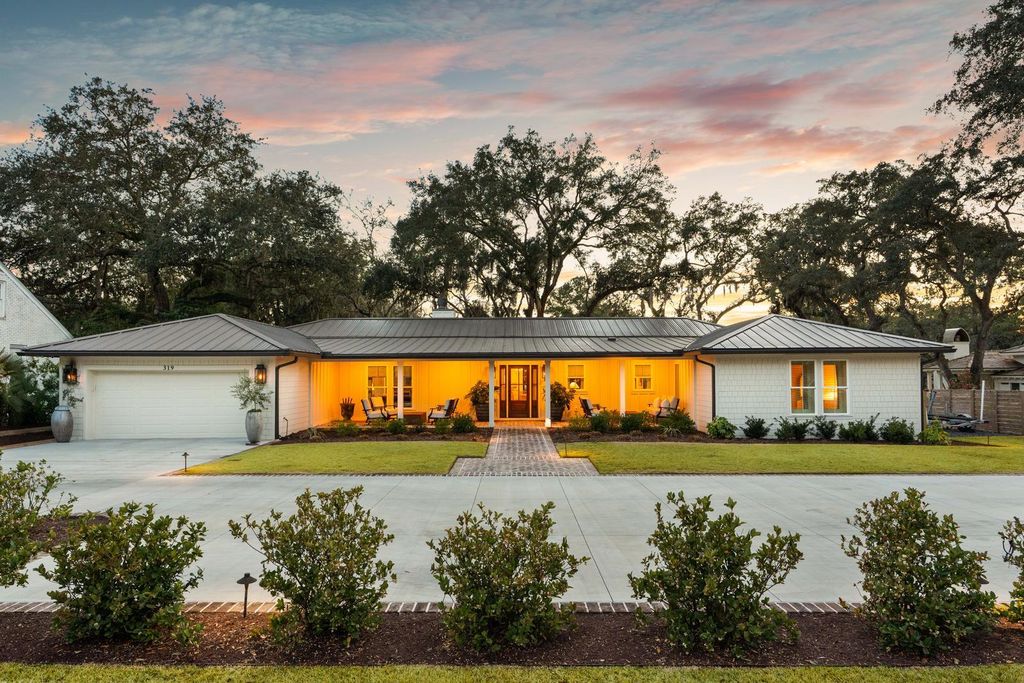Photo of 319 Hobcaw Drive, Mount Pleasant, SC 29464 (MLS # 26013388)
