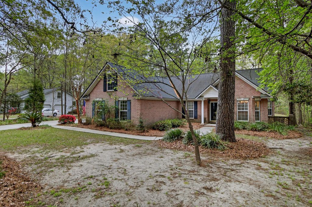 Photo of 139 Charpia Avenue, Summerville, SC 29483 (MLS # 26008470)