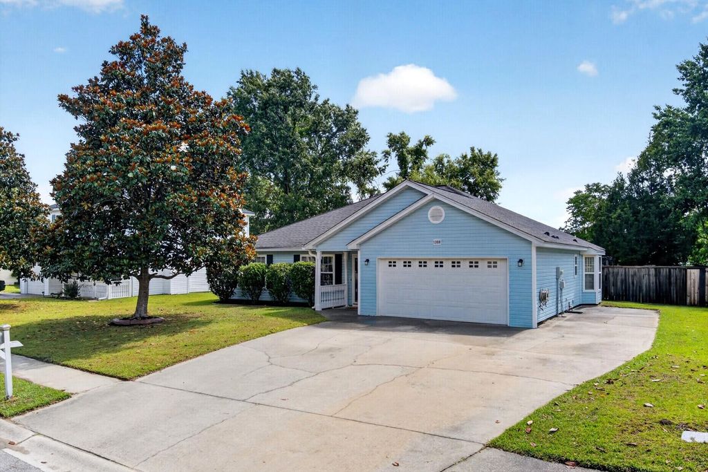 Photo of 1308 Camden Crossing, Hanahan, SC 29410 (MLS # 26015490)