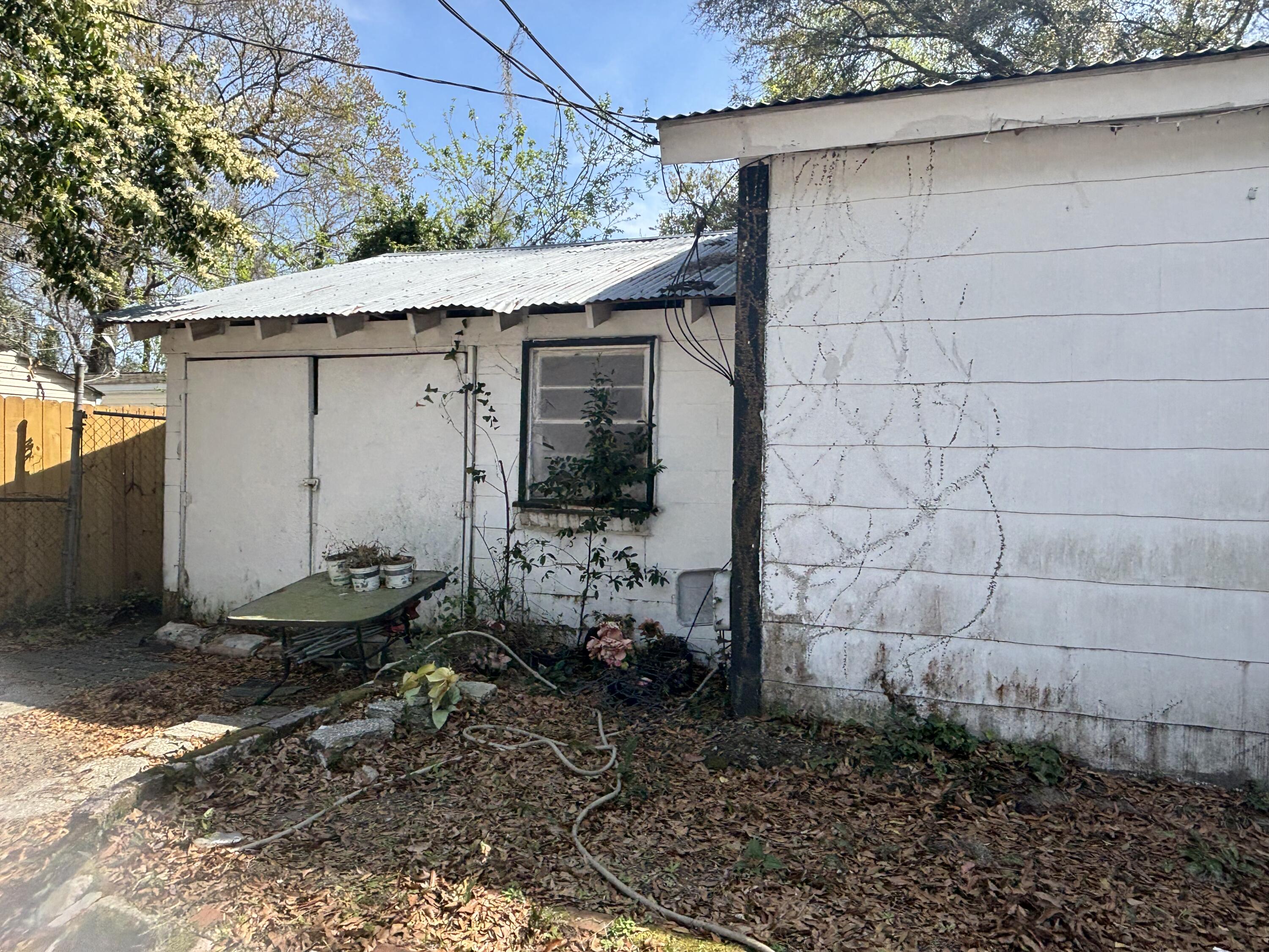1907 Helm Avenue