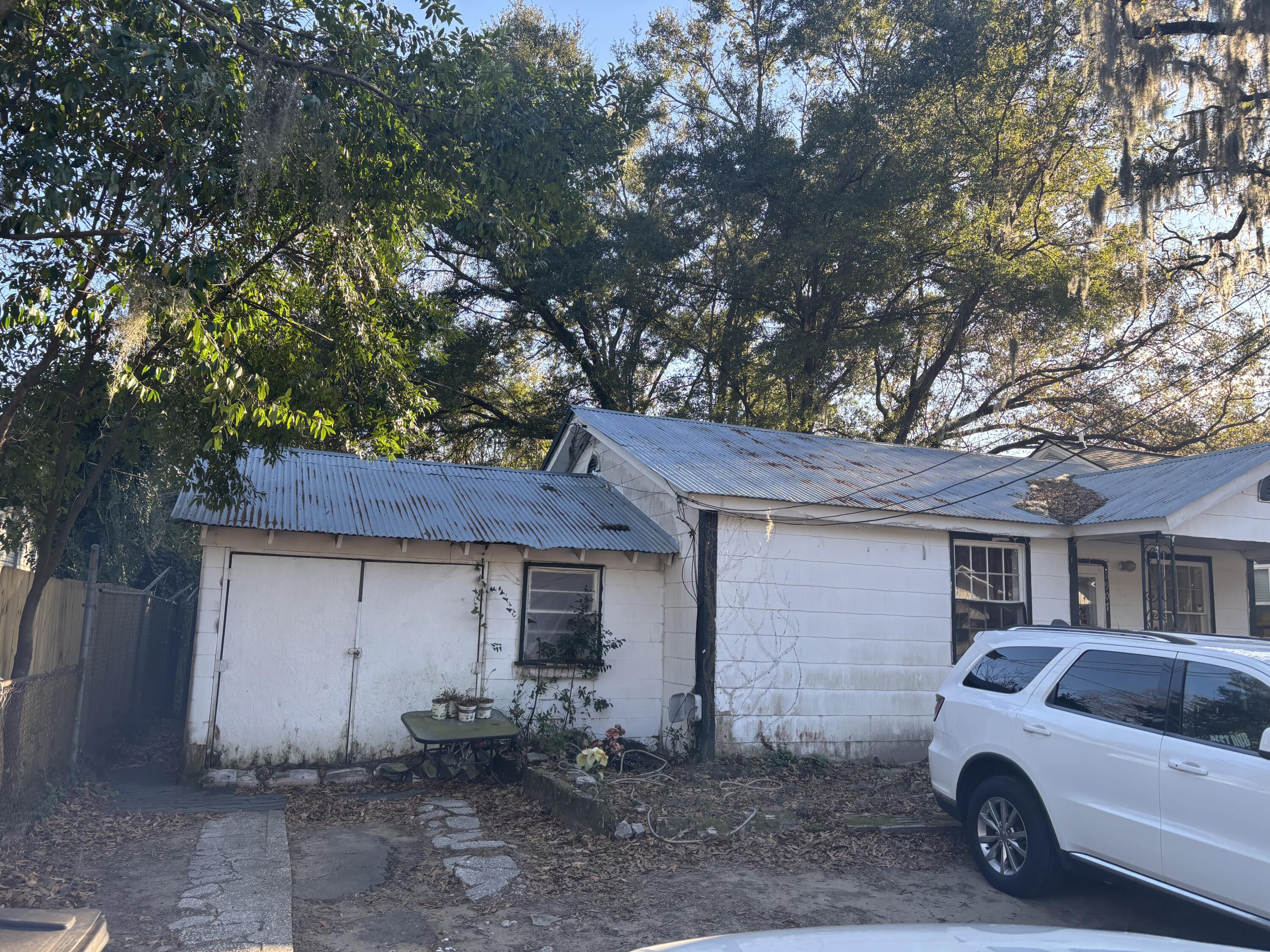 1907 Helm Avenue