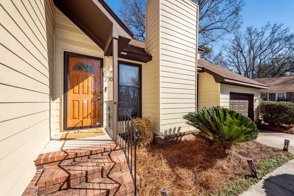 Photo of 2106 Fife Lane Ln, Charleston, SC 29414 (MLS # 26002263)