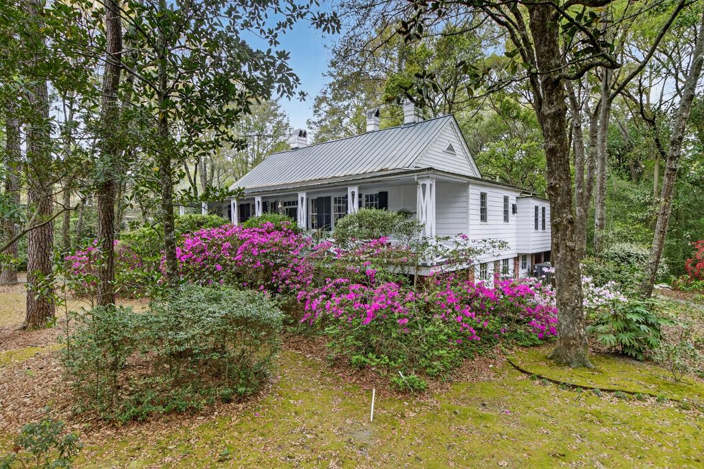 Photo of 108 Rutherford Street, Summerville, SC 29483 (MLS # 26008746)