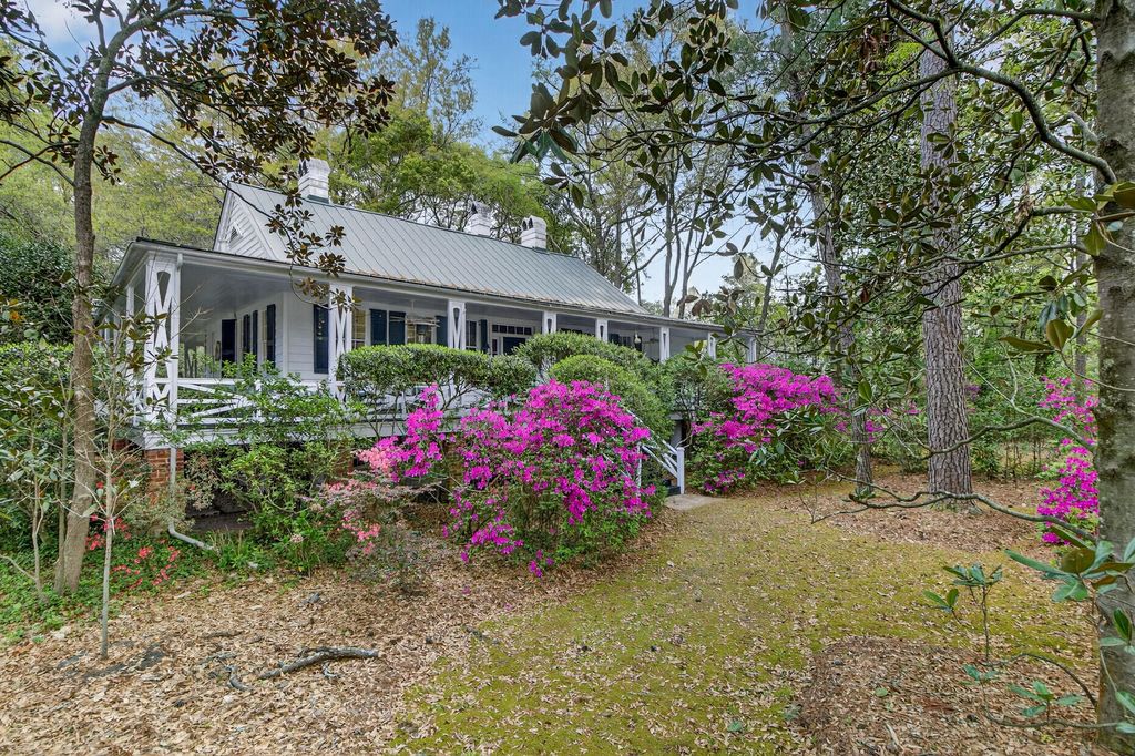 Photo of 108 Rutherford Street, Summerville, SC 29483 (MLS # 26008746)