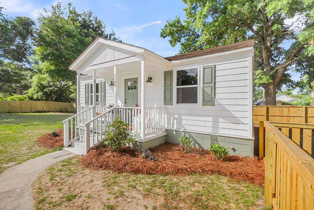 Photo of 1139 Greenhill Road, Charleston, SC 29412 (MLS # 26014886)