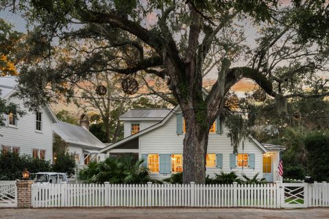 Photo of 507 Whilden Street, Mount Pleasant, SC 29464 (MLS # 25029807)