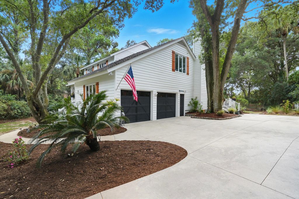 Photo of 23 Edgewater Alley, Isle of Palms, SC 29451 (MLS # 25026080)