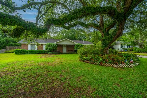 Photo of 930 Stiles Drive, Charleston, SC 29412 (MLS # 25014776)