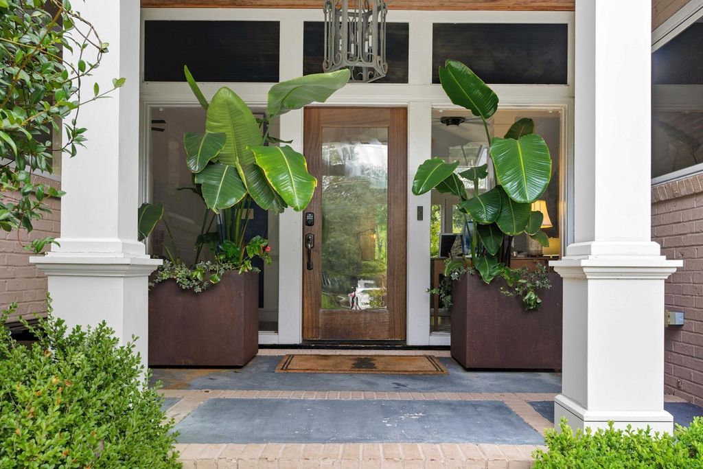 Photo of 1031 Lakeview Drive, Mount Pleasant, SC 29464 (MLS # 25026663)