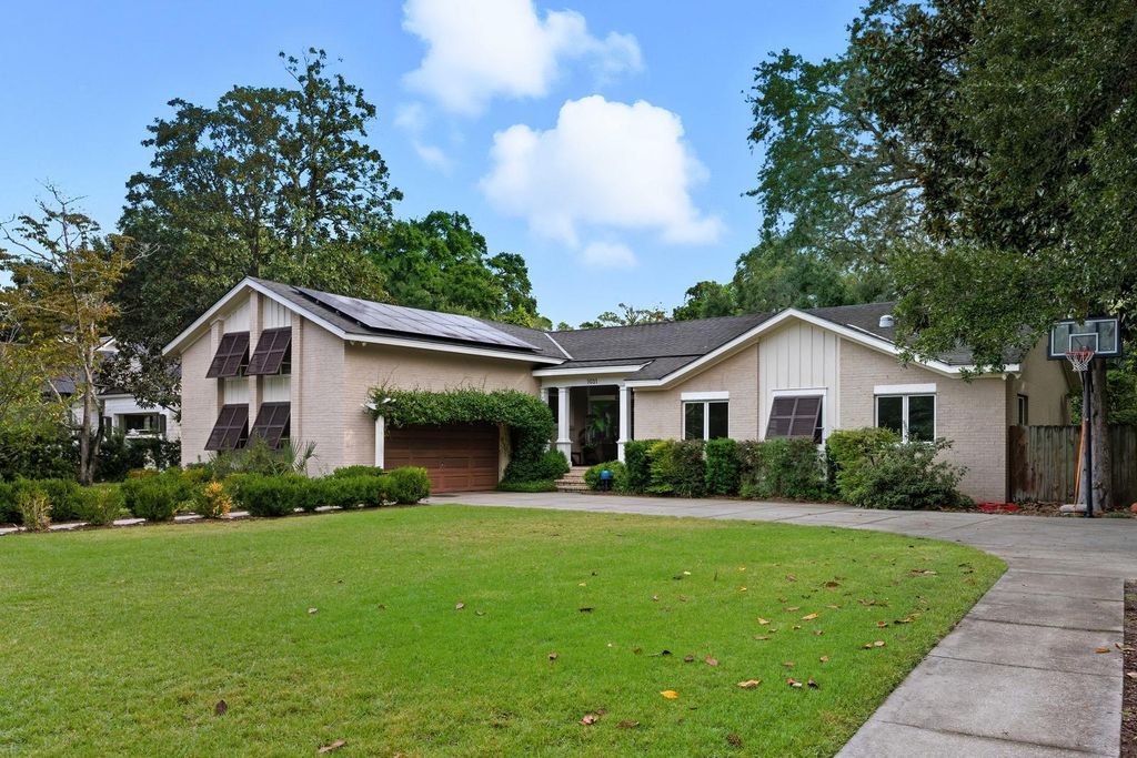 Photo of 1031 Lakeview Drive, Mount Pleasant, SC 29464 (MLS # 25026663)