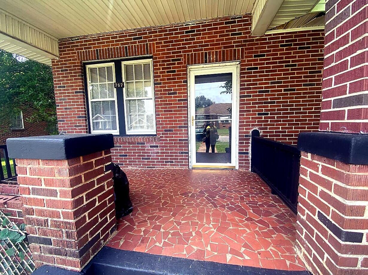 747 Holloway Avenue