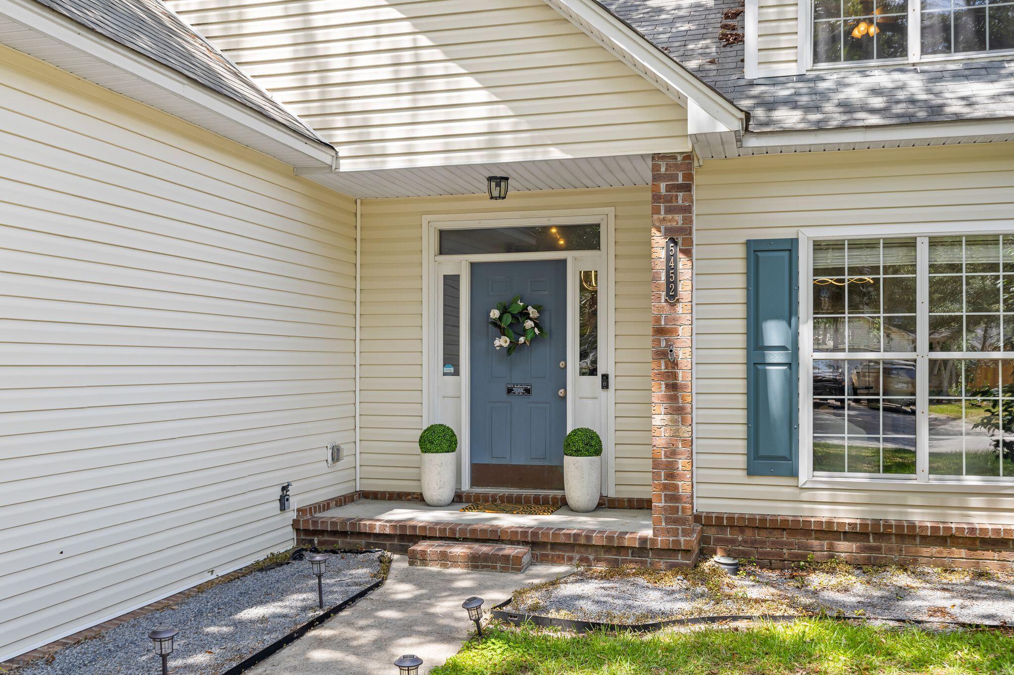 5452 Roxbury Drive