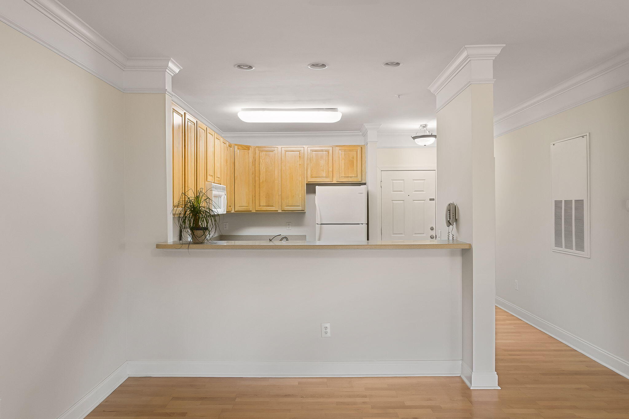 1025 Riverland Woods Place 818