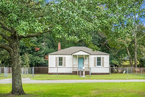 A home in North Charleston