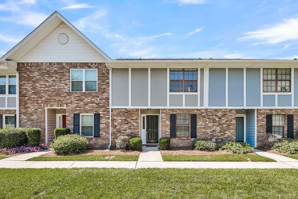 Photo of 2912 Oxford Place, Charleston, SC 29414 (MLS # 25024478)