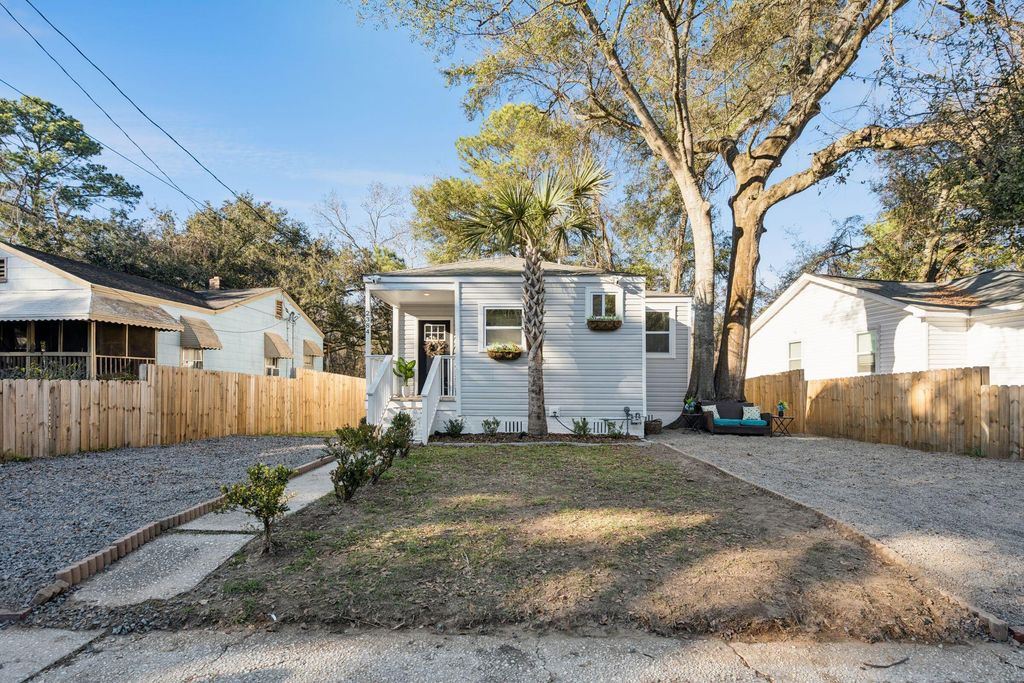 Photo of 2384 Cambridge Avenue, North Charleston, SC 29405 (MLS # 26014513)
