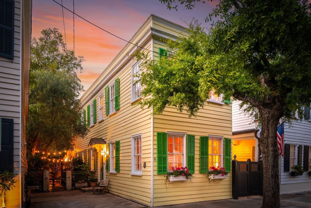 Photo of 8 Trumbo Street, Charleston, SC 29401 (MLS # 26012860)