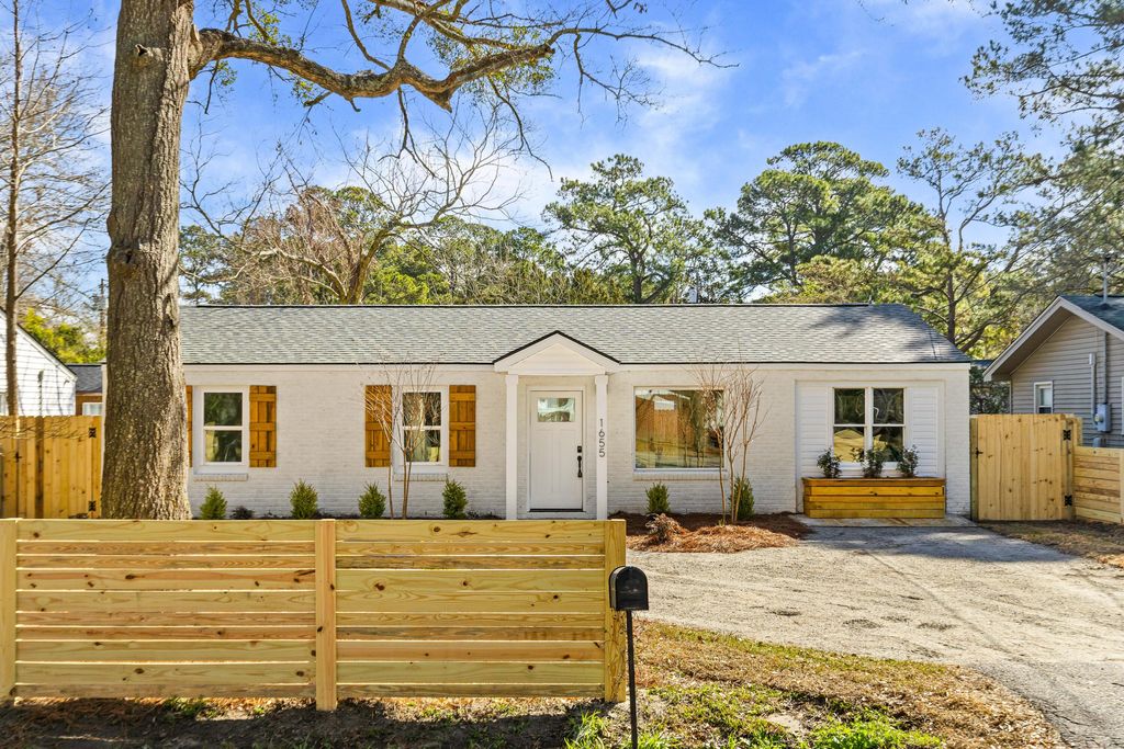 Photo of 1655 Brownswood Road, Johns Island, SC 29455 (MLS # 26006511)