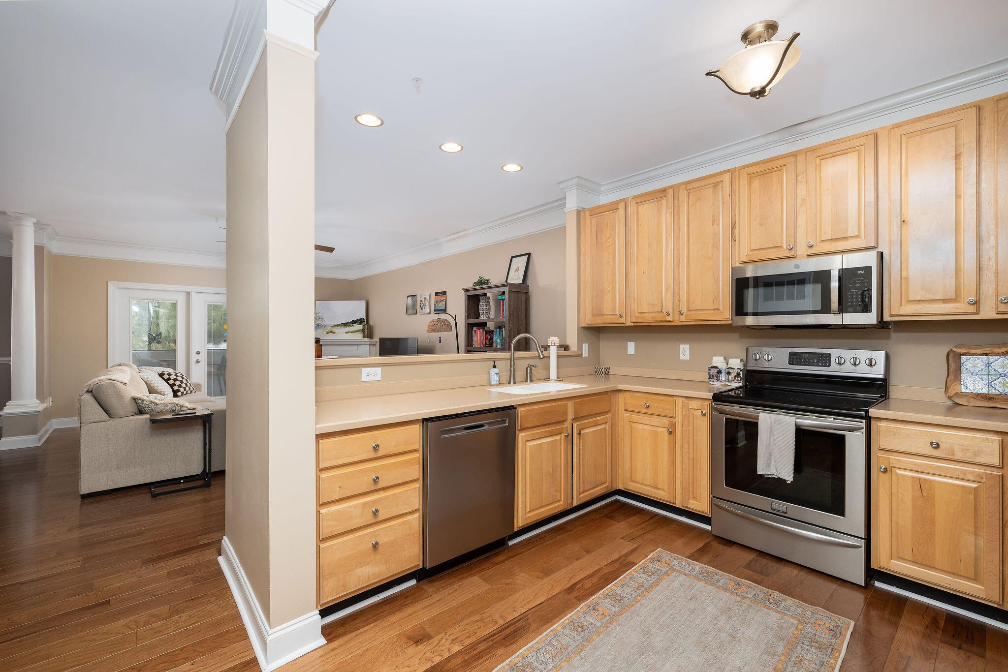 1025 Riverland Woods Place 914