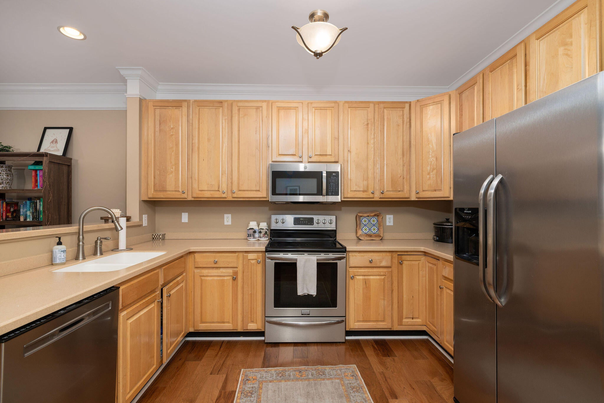 1025 Riverland Woods Place 914