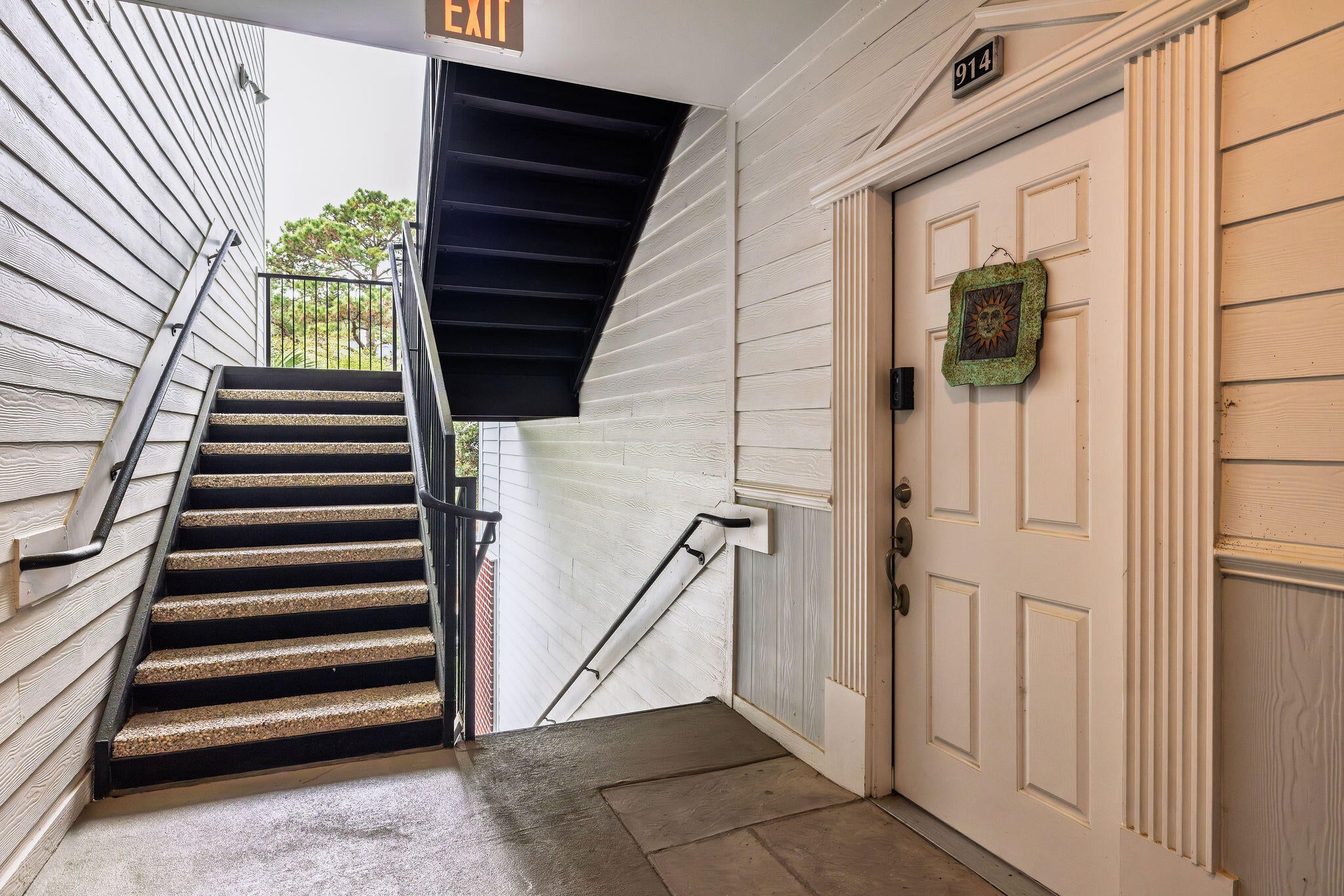 1025 Riverland Woods Place 914