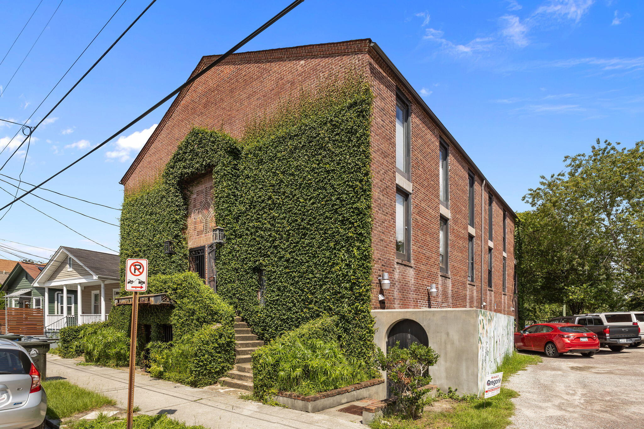 2 Francis Street E