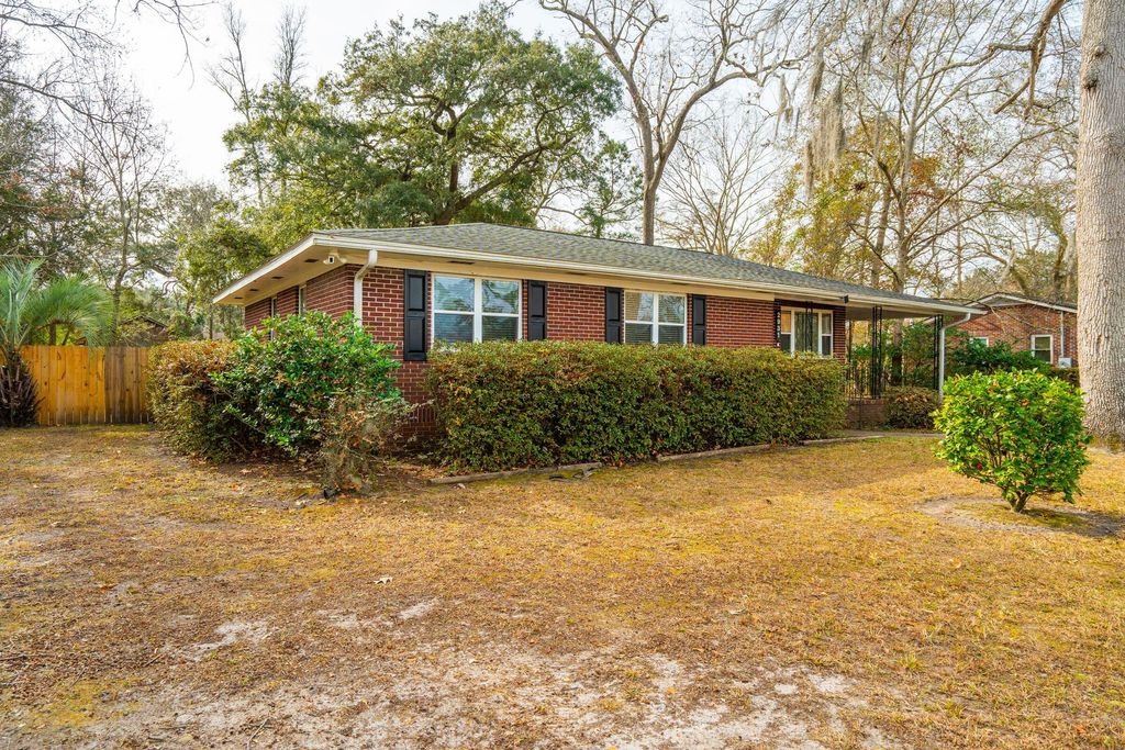 Photo of 2931 Bolton Road, Charleston, SC 29414 (MLS # 26001401)