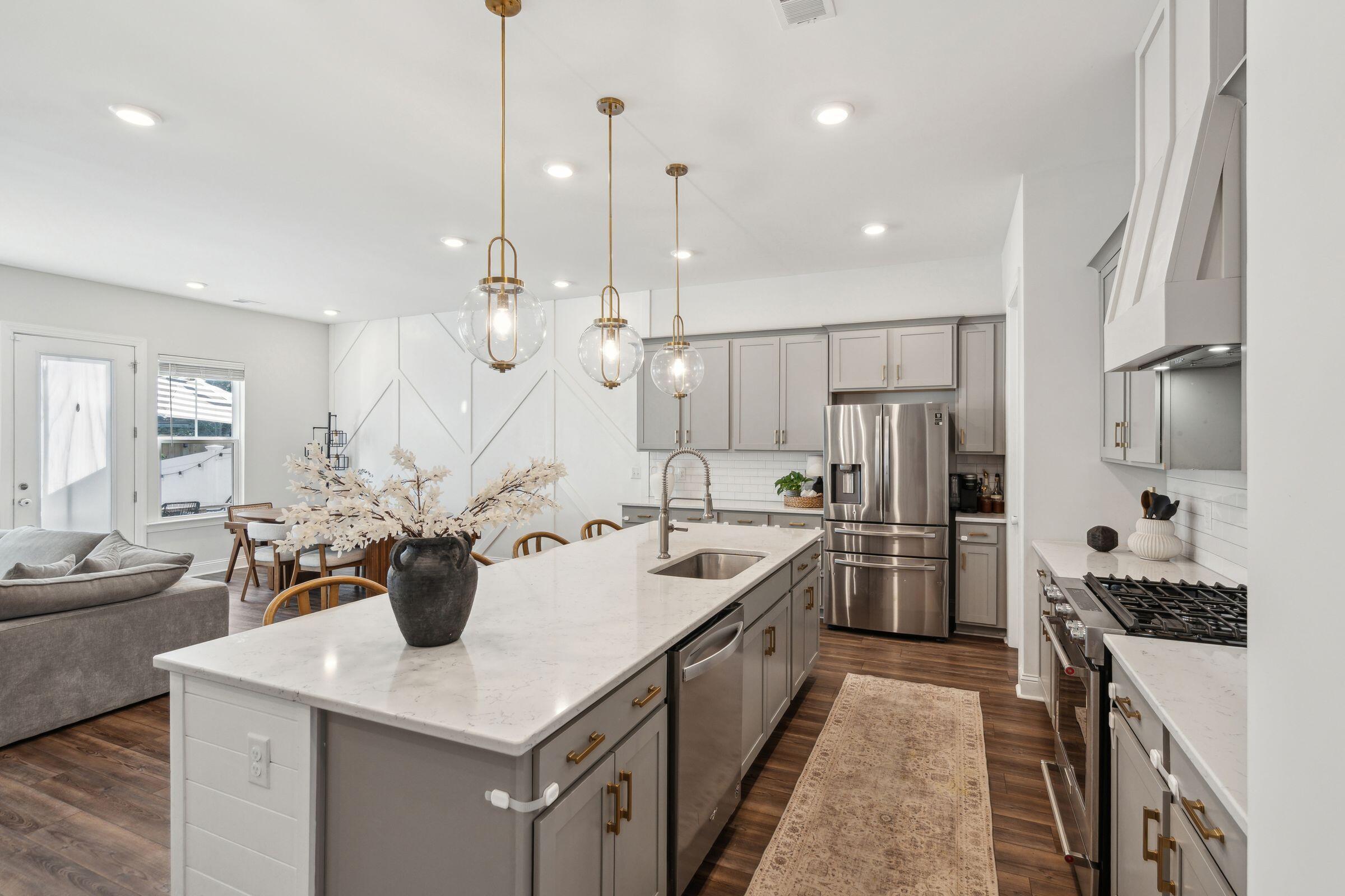3082 Emma Lane