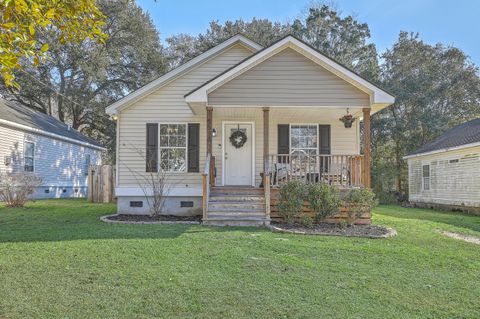 A home in North Charleston