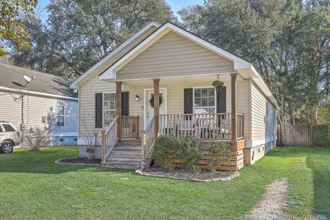 A home in North Charleston