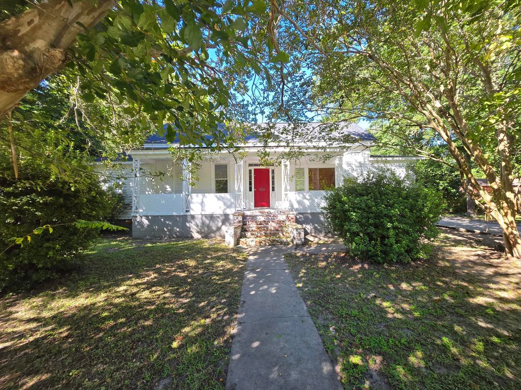 Photo of 829 W 1st North Street, Summerville, SC 29483 (MLS # 25026887)