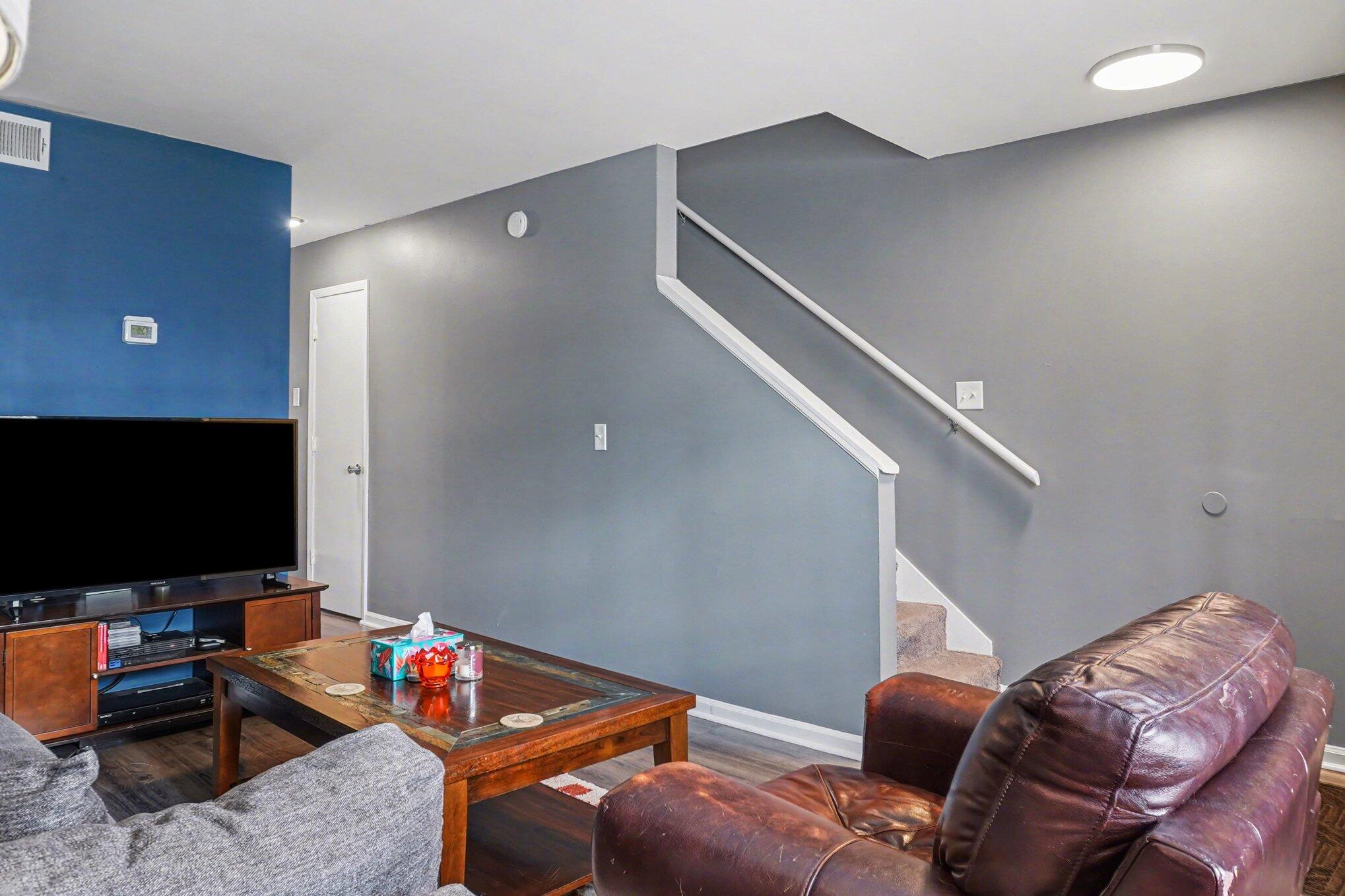 406 Crestview Drive B