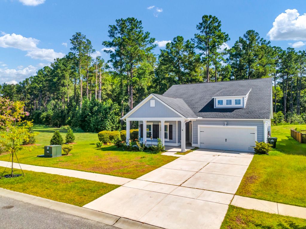 Photo of 991 Arrowwood Way, Summerville, SC 29485 (MLS # 26019842)