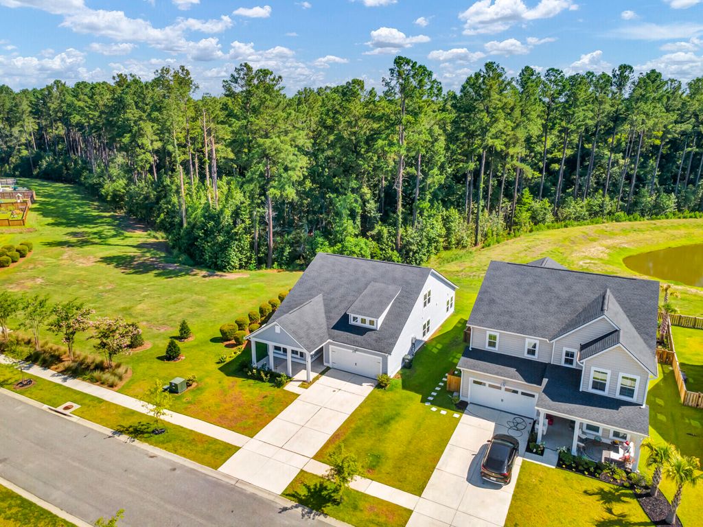 Photo of 991 Arrowwood Way, Summerville, SC 29485 (MLS # 26019842)
