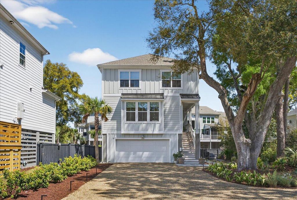 Photo of 1506 N Lakeshore Drive, Mount Pleasant, SC 29466 (MLS # 26011750)