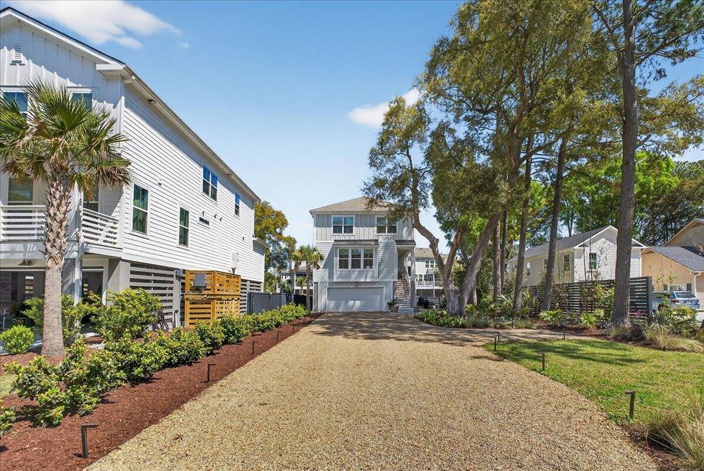 Photo of 1506 N Lakeshore Drive, Mount Pleasant, SC 29466 (MLS # 26011750)