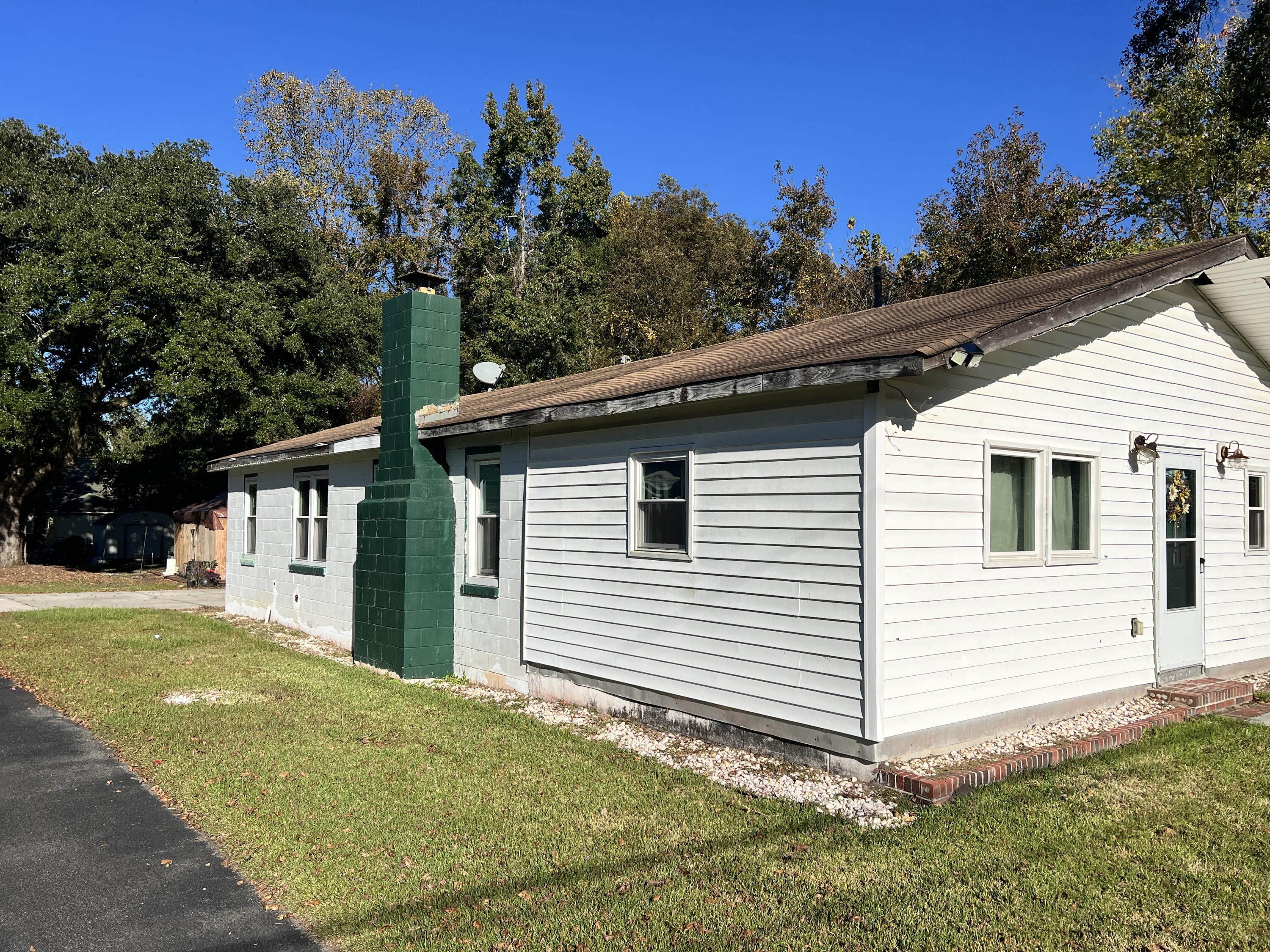 935 W Luke Ave Avenue