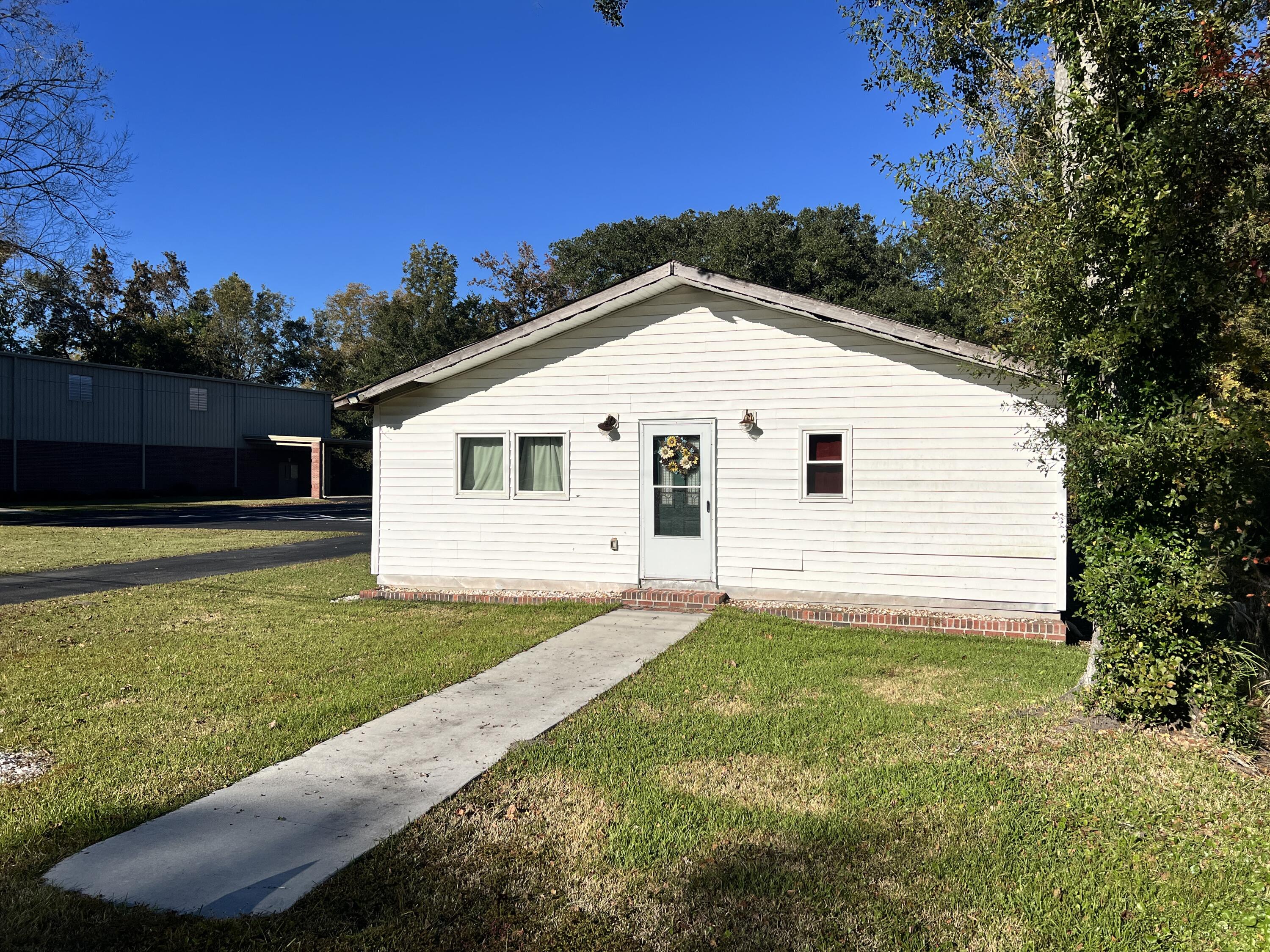 935 W Luke Ave Avenue