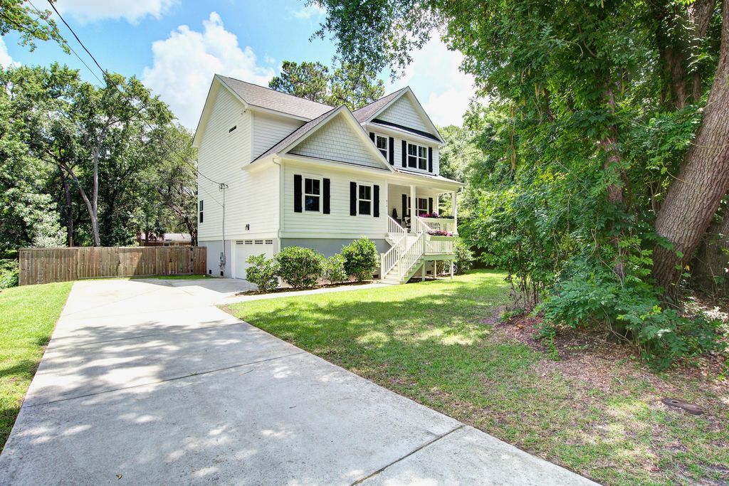 Photo of 914 Dill Avenue, Charleston, SC 29412 (MLS # 26004368)
