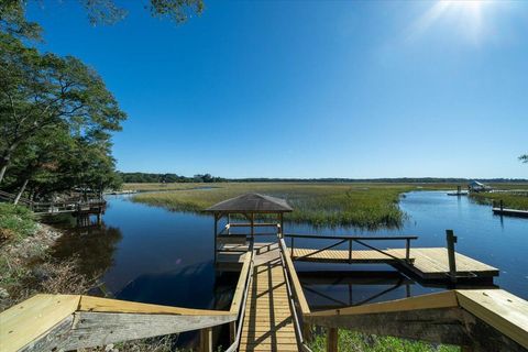 A home in Edisto Island