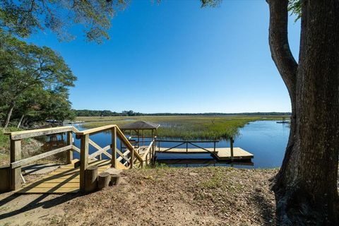 A home in Edisto Island