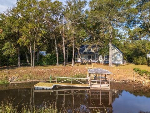 A home in Edisto Island