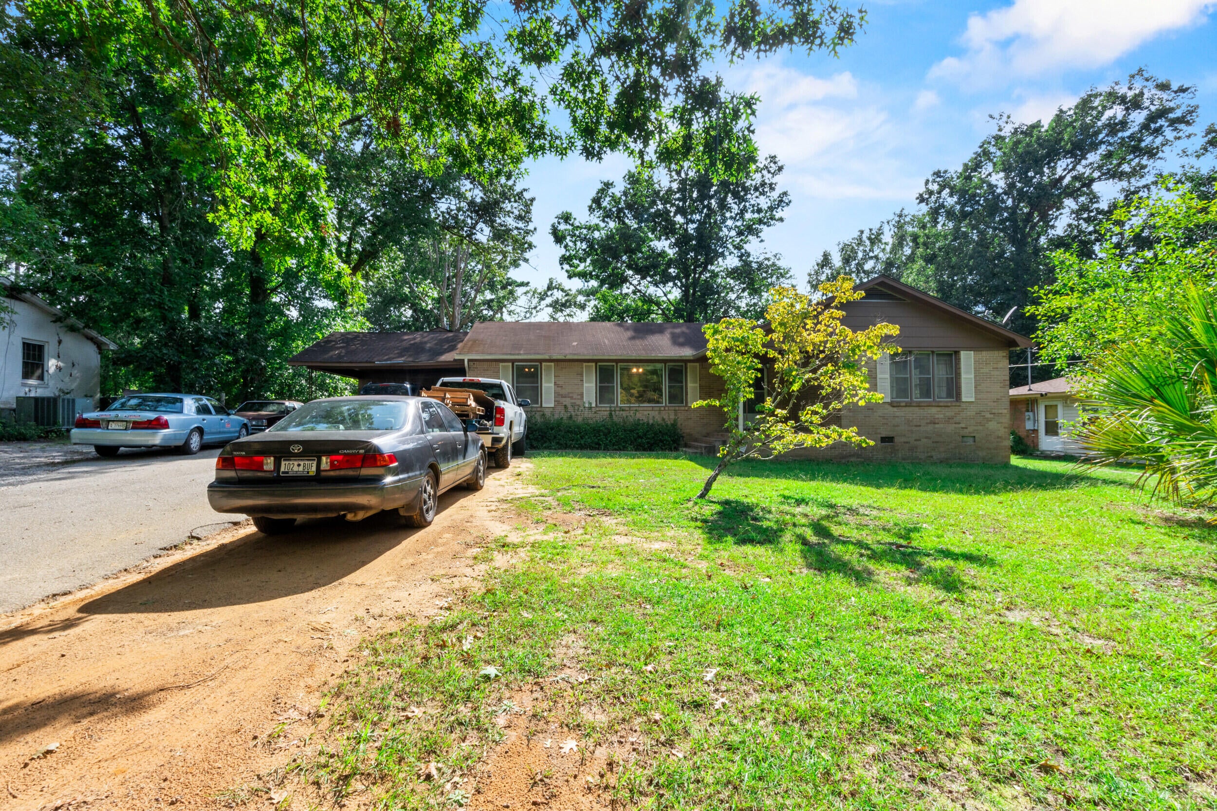 1425 Sifly Road
