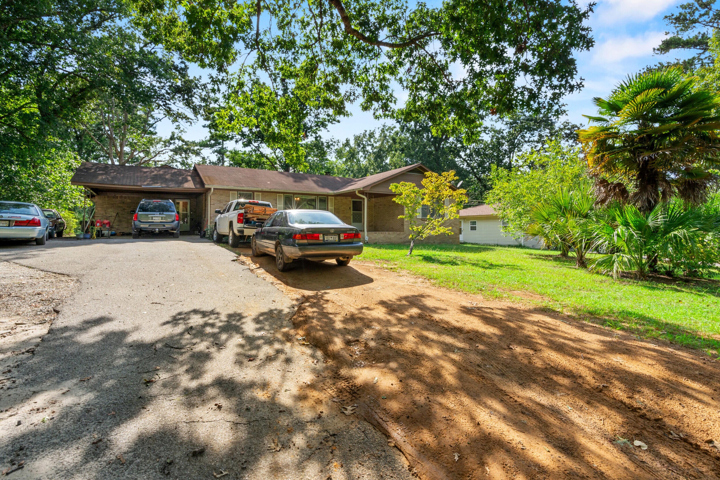 1425 Sifly Road