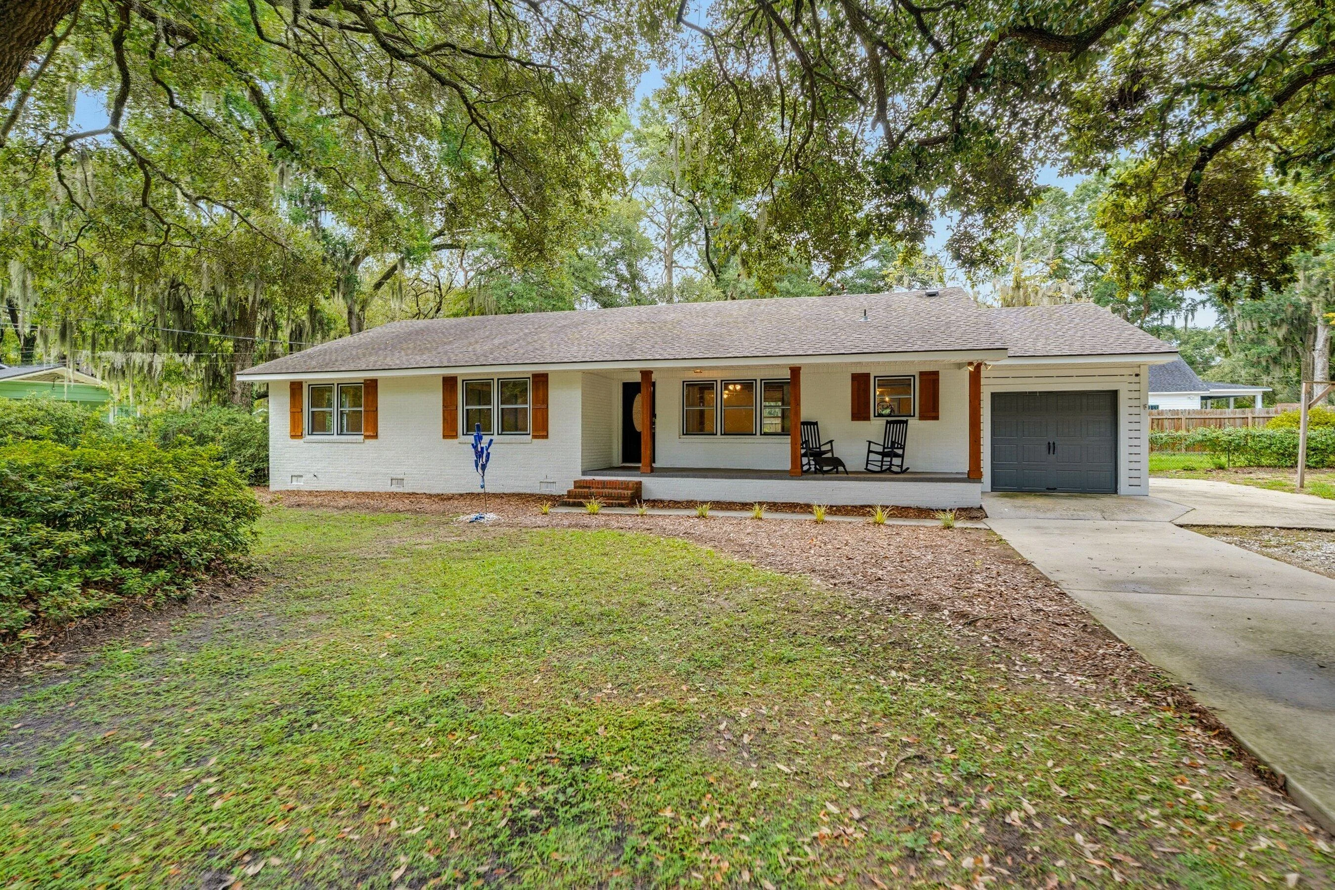 8 W Miller Drive