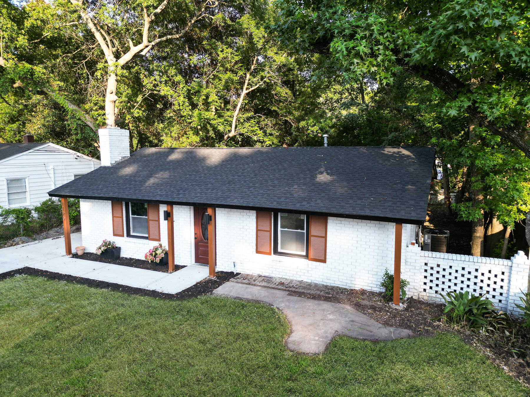 1129 Dickson Avenue